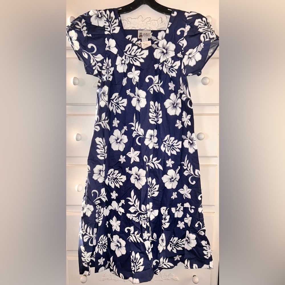 NWT traditional Hawaiian mumu dress